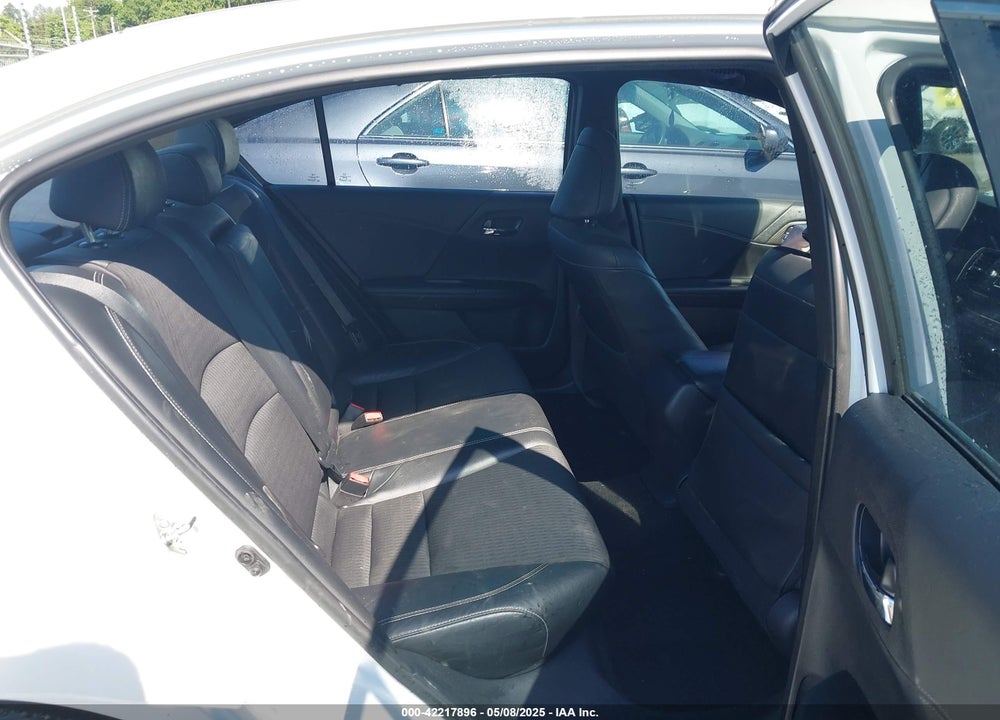 2017 HONDA ACCORD VIN: 1HGCR2F54HA272219