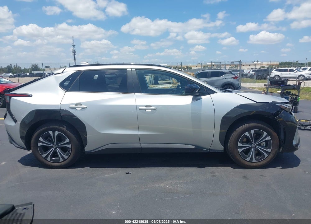 2024 TOYOTA BZ4X XLE VIN: JTMAAAAA2RA052994