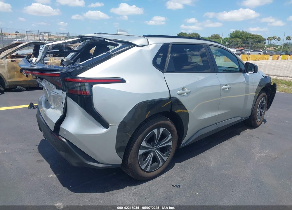 2024 TOYOTA BZ4X XLE VIN: JTMAAAAA2RA052994