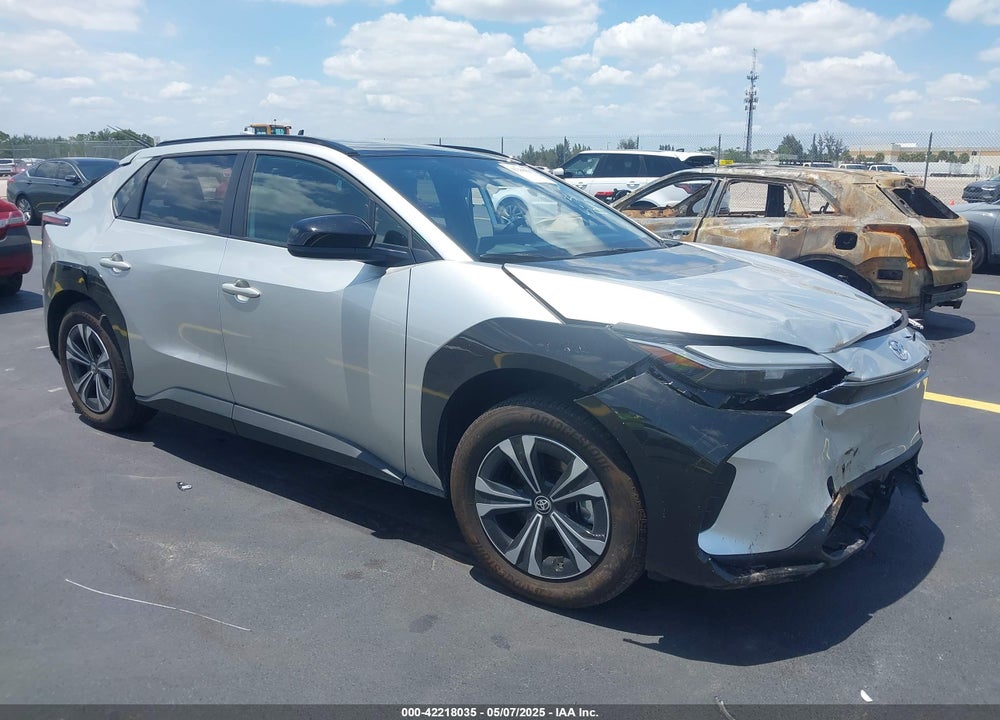 2024 TOYOTA BZ4X XLE VIN: JTMAAAAA2RA052994