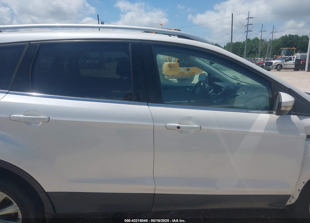 2017 FORD ESCAPE VIN: 1FMCU0J95HUE43470