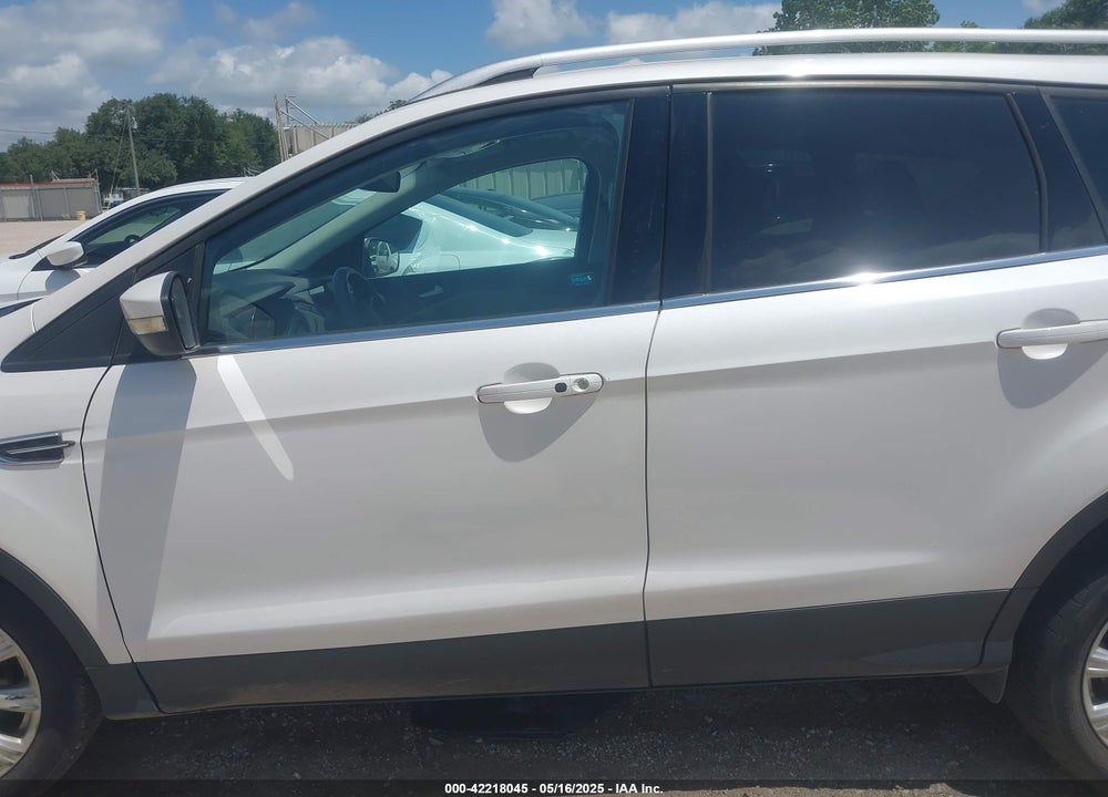 2017 FORD ESCAPE VIN: 1FMCU0J95HUE43470