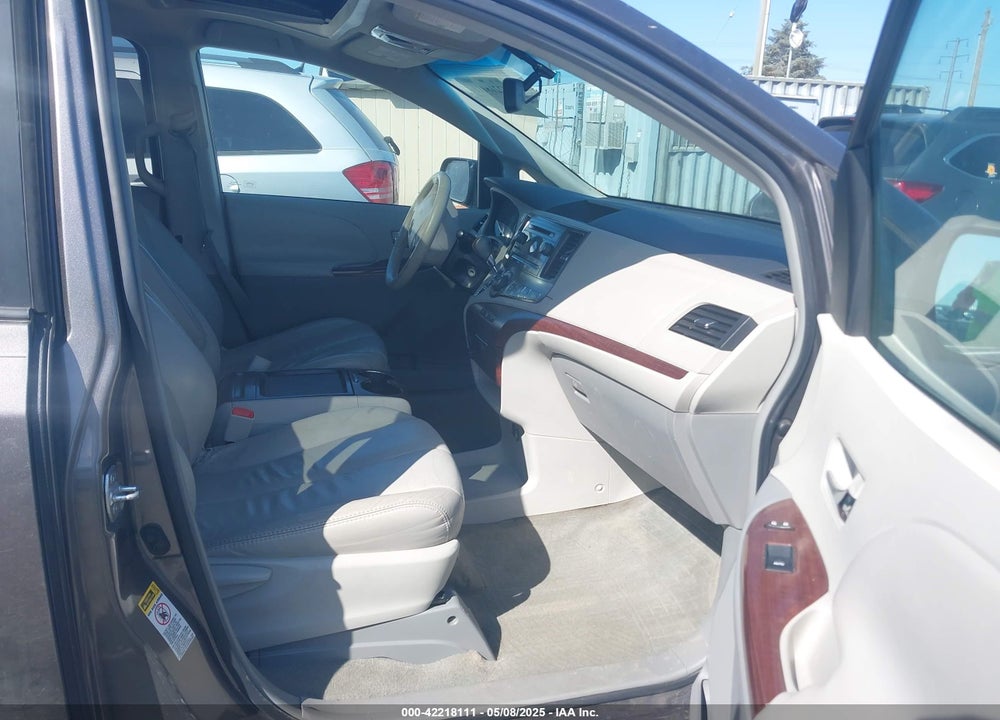 2011 TOYOTA SIENNA XLE V6 VIN: 5TDYK3DC9BS133603