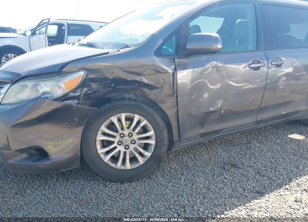 2011 TOYOTA SIENNA XLE V6 VIN: 5TDYK3DC9BS133603