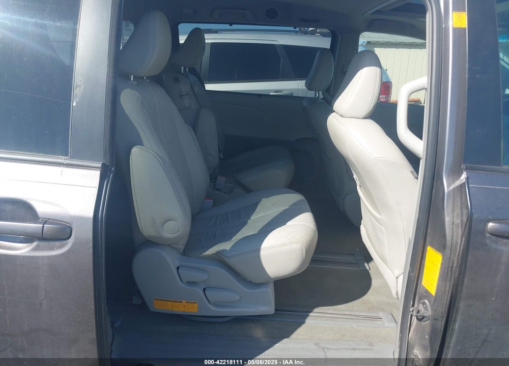 2011 TOYOTA SIENNA XLE V6 VIN: 5TDYK3DC9BS133603