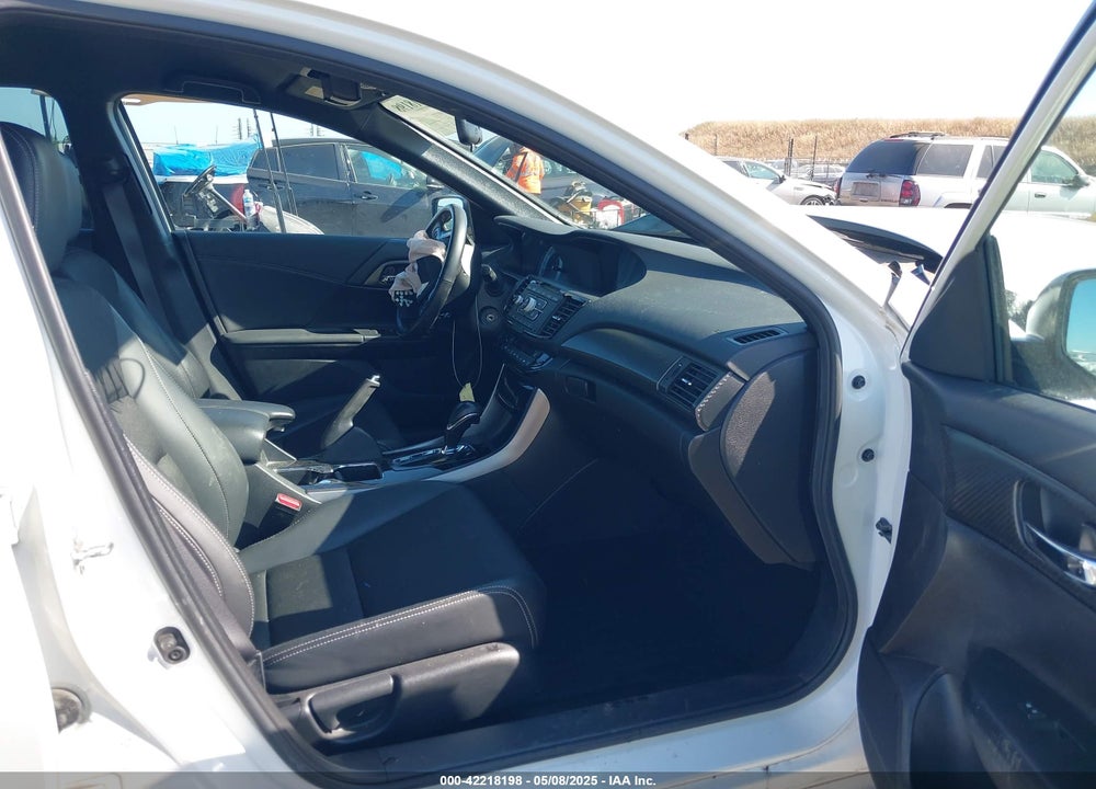 2017 HONDA ACCORD VIN: 1HGCR2F55HA304899