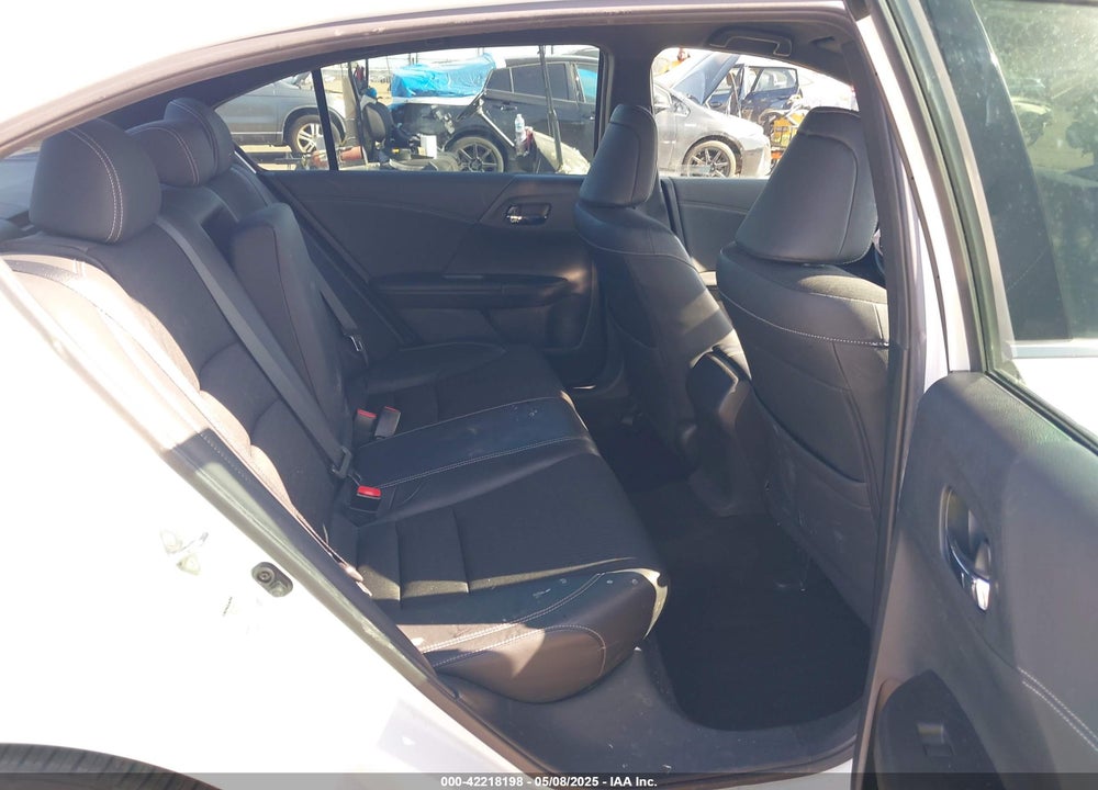 2017 HONDA ACCORD VIN: 1HGCR2F55HA304899