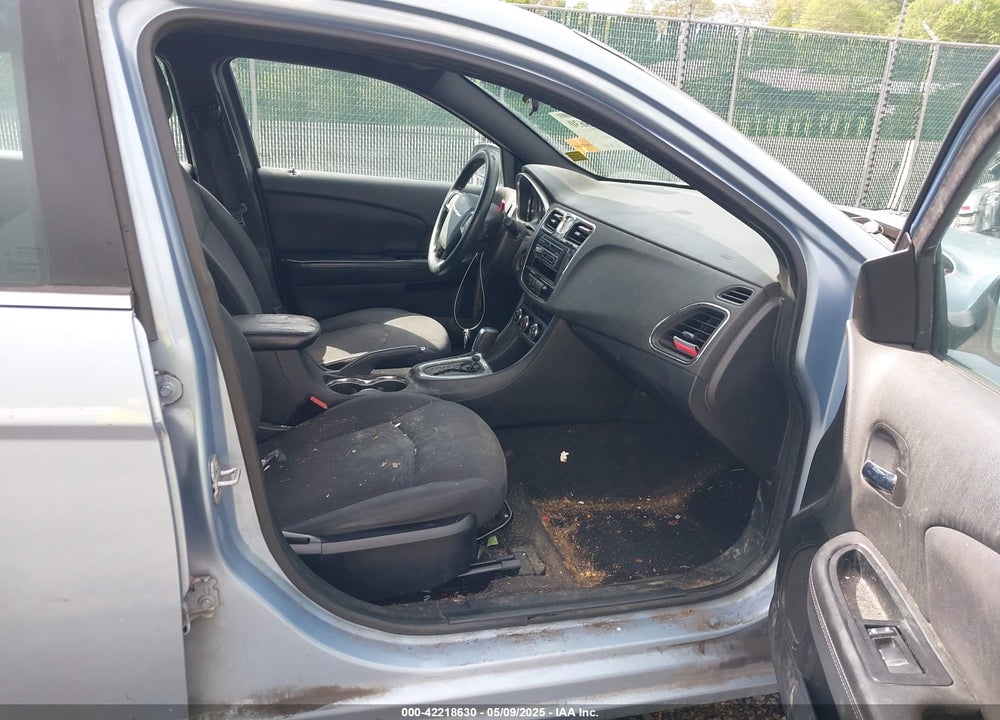 2014 CHRYSLER 200 LX VIN: 1C3CCBAB5EN207790