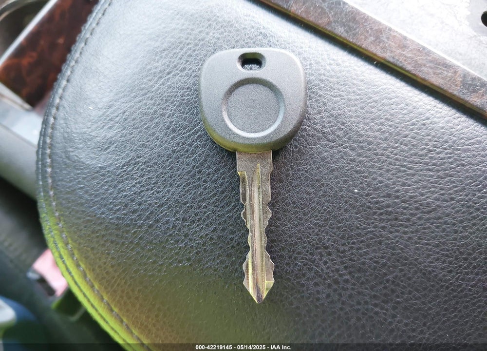 2007 GMC YUKON DENALI VIN: 1GKFK63817J261736