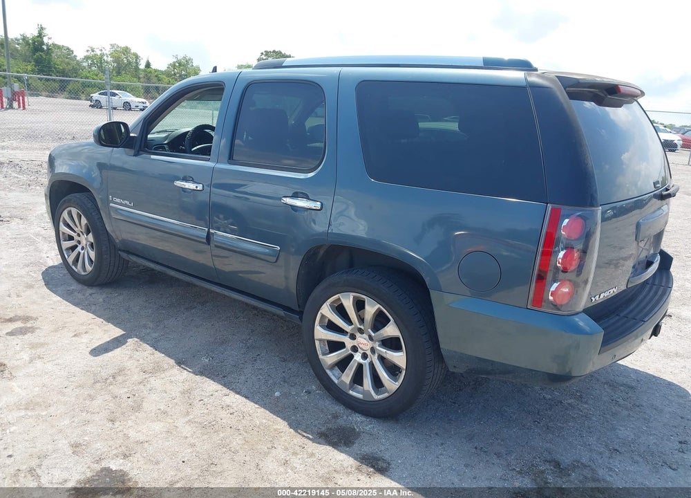 2007 GMC YUKON DENALI VIN: 1GKFK63817J261736