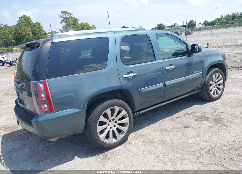 2007 GMC YUKON DENALI VIN: 1GKFK63817J261736