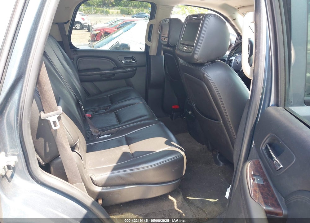 2007 GMC YUKON DENALI VIN: 1GKFK63817J261736