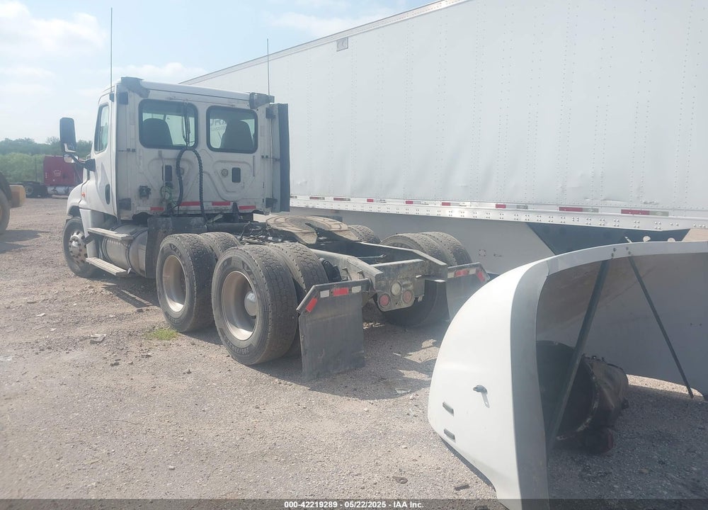 2015 FREIGHTLINER CASCADIA 125 --- VIN: 3AKJGED6XFSGP3672