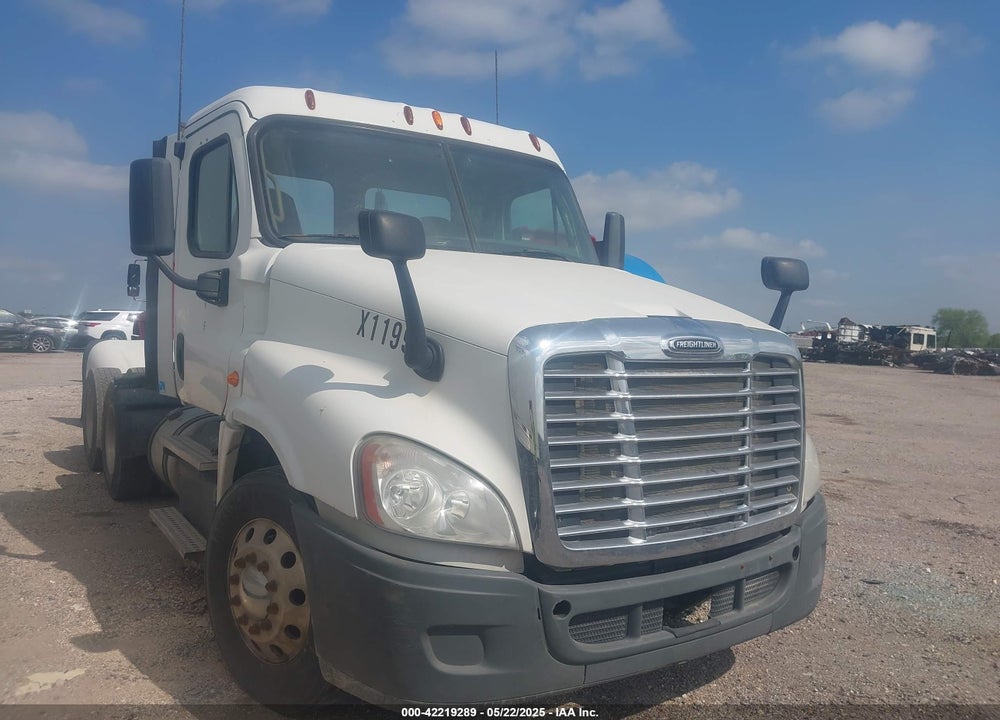 2015 FREIGHTLINER CASCADIA 125 --- VIN: 3AKJGED6XFSGP3672
