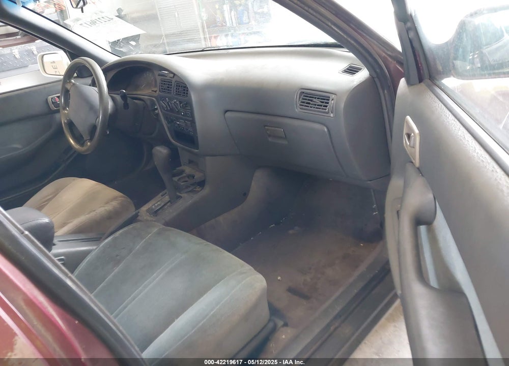 1992 TOYOTA CAMRY LE VIN: 4T1SK12EXNU053821
