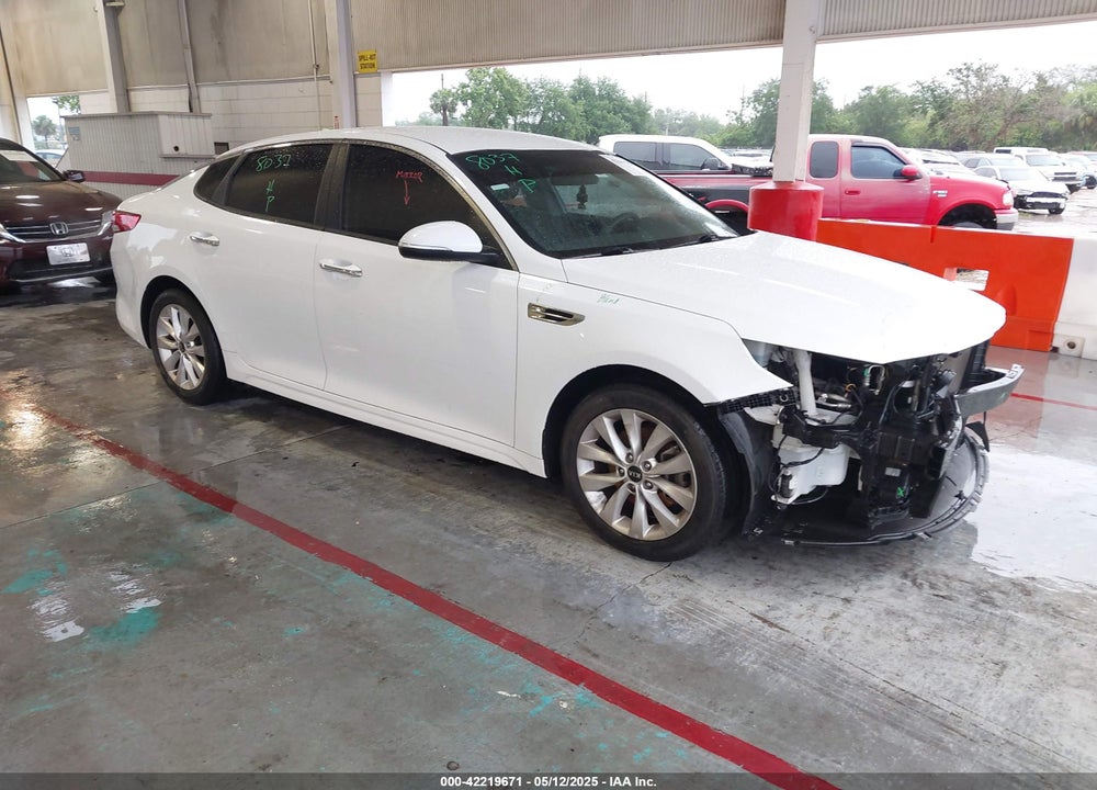 2017 KIA OPTIMA LX VIN: 5XXGT4L38HG154646