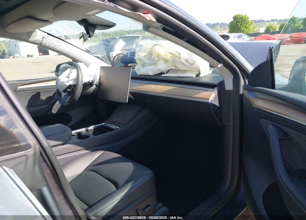 2023 TESLA MODEL Y VIN: 7SAYGDEEXPF890001