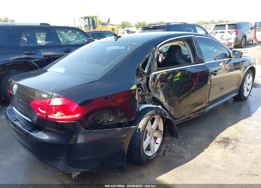 2015 VOLKSWAGEN PASSAT VIN: 1VWAT7A34FC080565