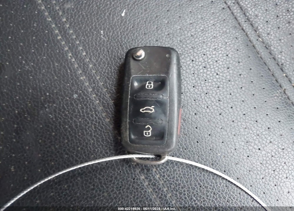 2015 VOLKSWAGEN PASSAT VIN: 1VWAT7A34FC080565