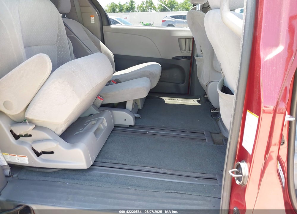 2017 TOYOTA SIENNA LE 8 PASSENGER VIN: 5TDKZ3DC5HS898933
