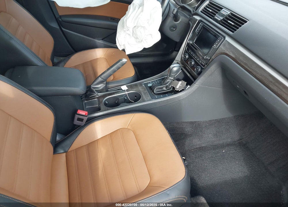 2018 VOLKSWAGEN PASSAT VIN: 1VWCA7A30JC030110
