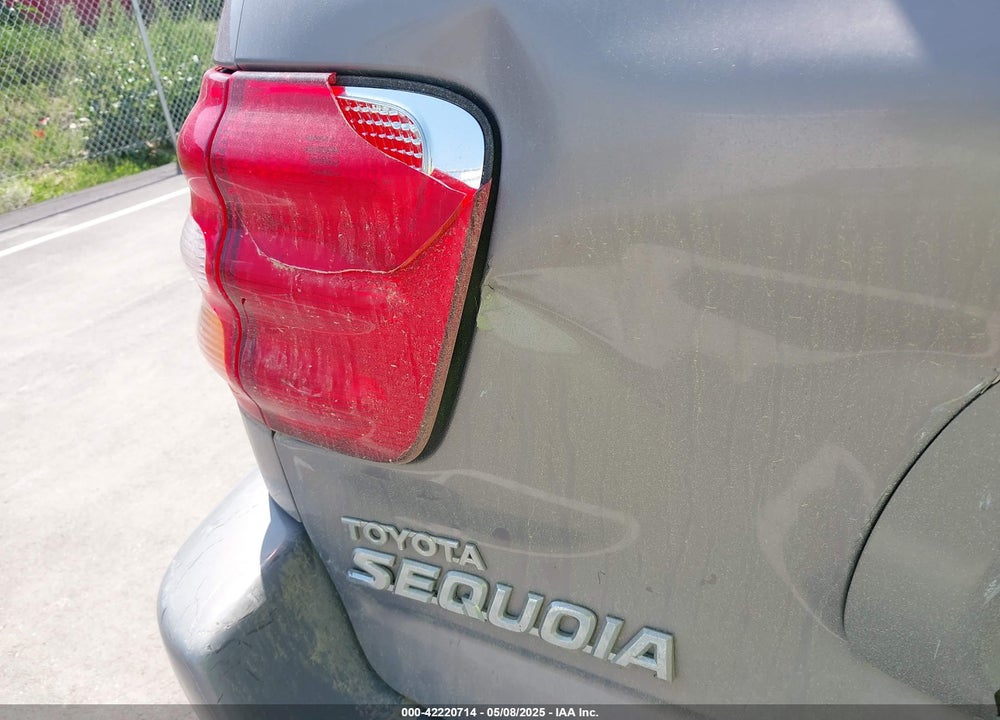 2001 TOYOTA SEQUOIA LIMITED V8 VIN: 5TDBT48A11S009891