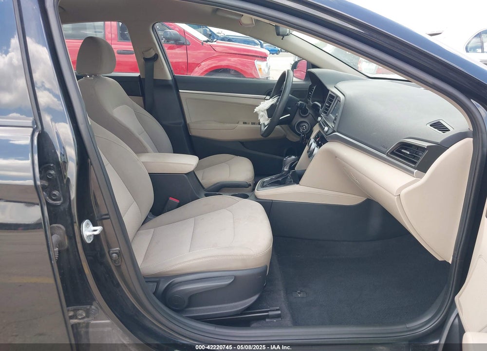 2019 HYUNDAI ELANTRA VIN: 5NPD74LF7KH490785