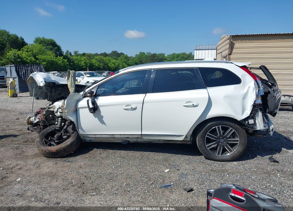 2017 VOLVO XC60 VIN: YV440MDR3H2225978