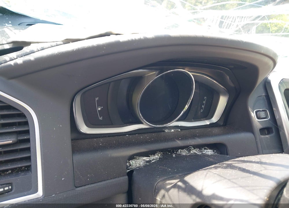 2017 VOLVO XC60 VIN: YV440MDR3H2225978