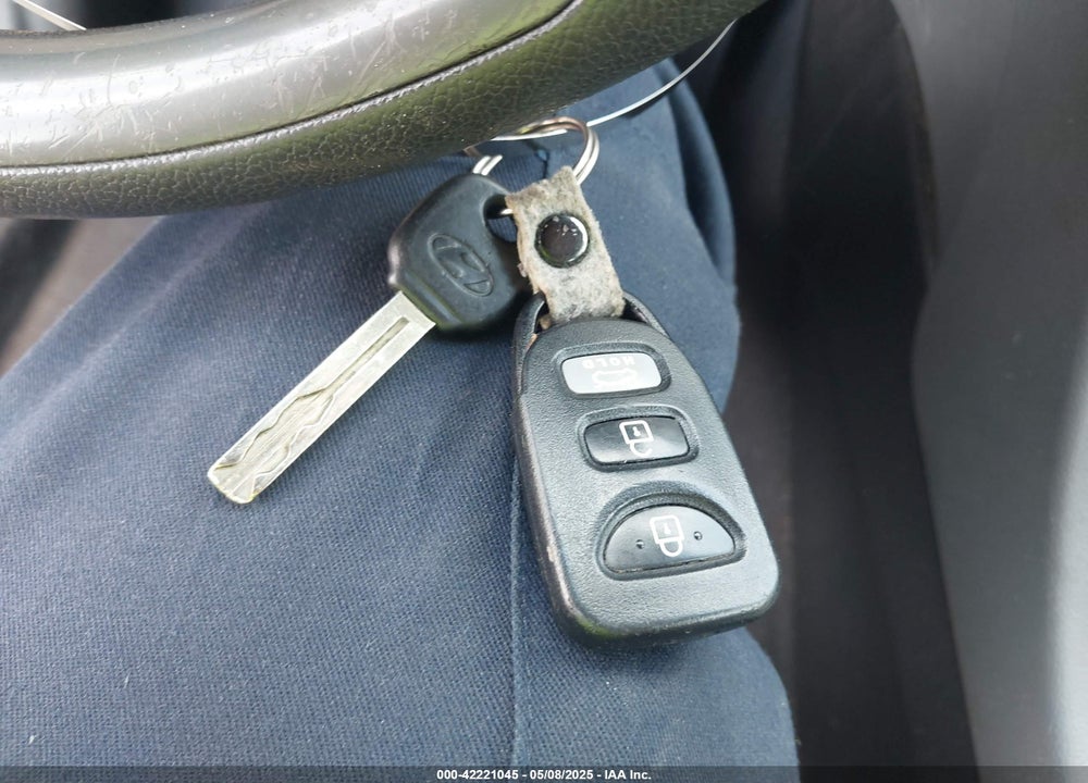 2014 HYUNDAI SONATA GLS VIN: 5NPEB4AC5EH939185