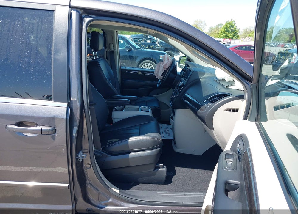 2015 CHRYSLER TOWN & COUNTRY LX VIN: 2C4RC1AG9FR676283