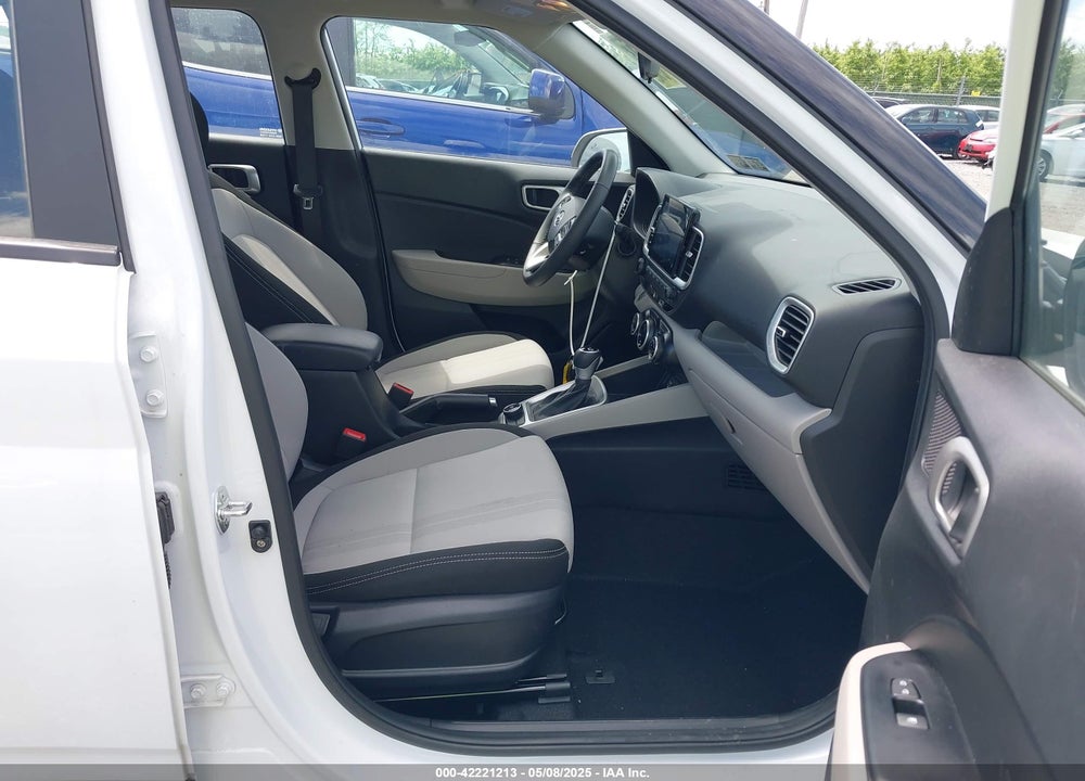 2024 HYUNDAI VENUE SEL VIN: KMHRC8A38RU313756