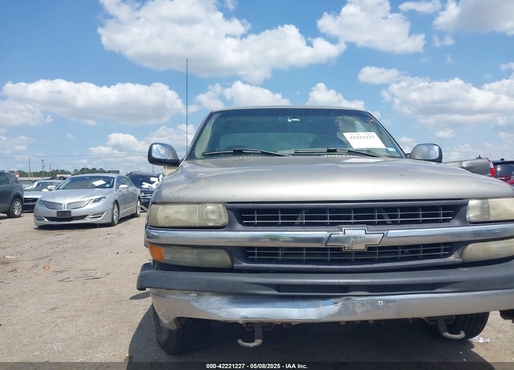 2002 CHEVROLET SILVERADO 1500 LS VIN: 2GCEC19VX21197848