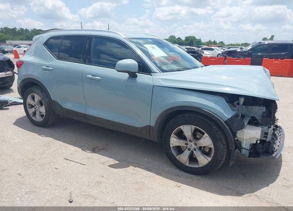 2019 VOLVO XC40 T5 MOMENTUM VIN: YV4162UKXK2127207