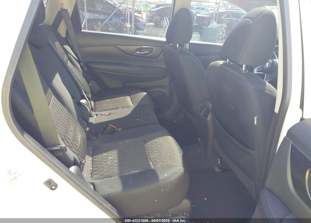 2017 NISSAN ROGUE SV VIN: 5N1AT2MV8HC814318
