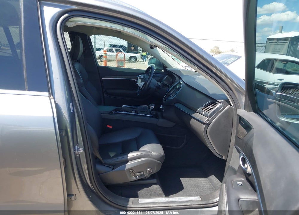 2020 VOLVO XC90 T5 MOMENTUM 7 PASSENGER VIN: YV4102CK0L1601885
