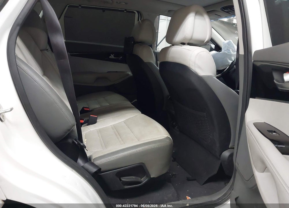 2016 KIA SORENTO VIN: 5XYPK4A56GG118116