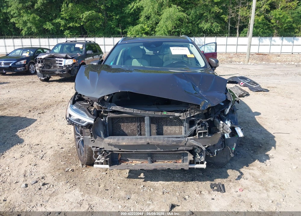 2018 VOLVO XC60 VIN: YV4102RLXJ1025932
