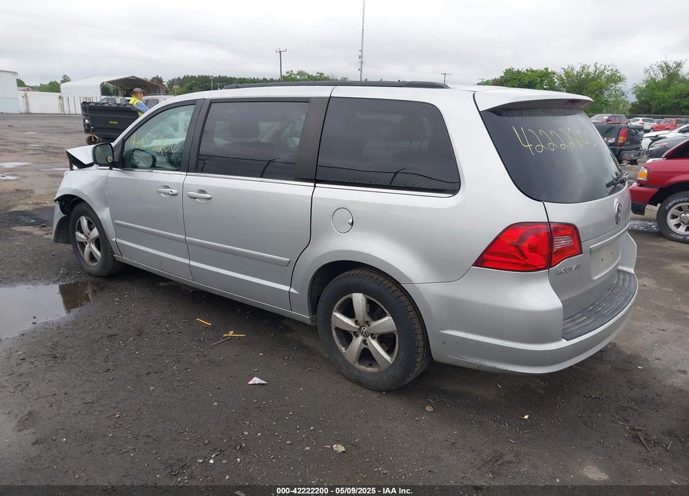2011 VOLKSWAGEN ROUTAN VIN: 2V4RW3DGXBR772583