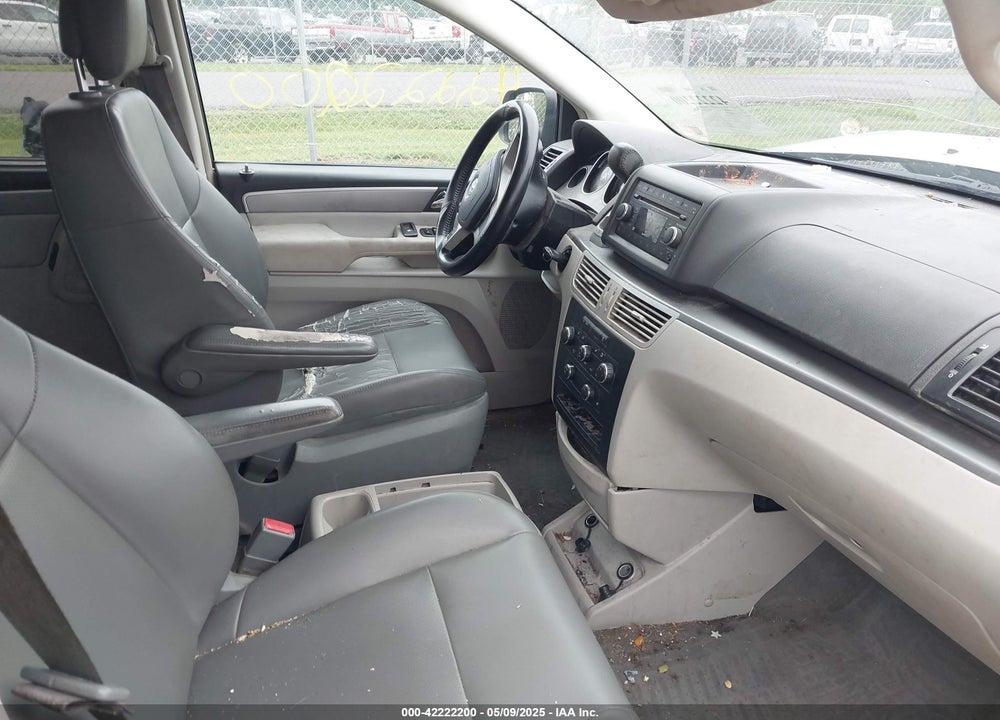 2011 VOLKSWAGEN ROUTAN VIN: 2V4RW3DGXBR772583