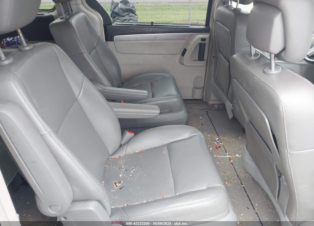 2011 VOLKSWAGEN ROUTAN VIN: 2V4RW3DGXBR772583