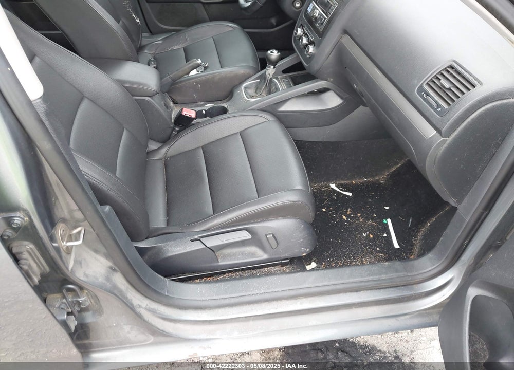 2010 VOLKSWAGEN JETTA VIN: 3VWRZ7AJ3AM158356