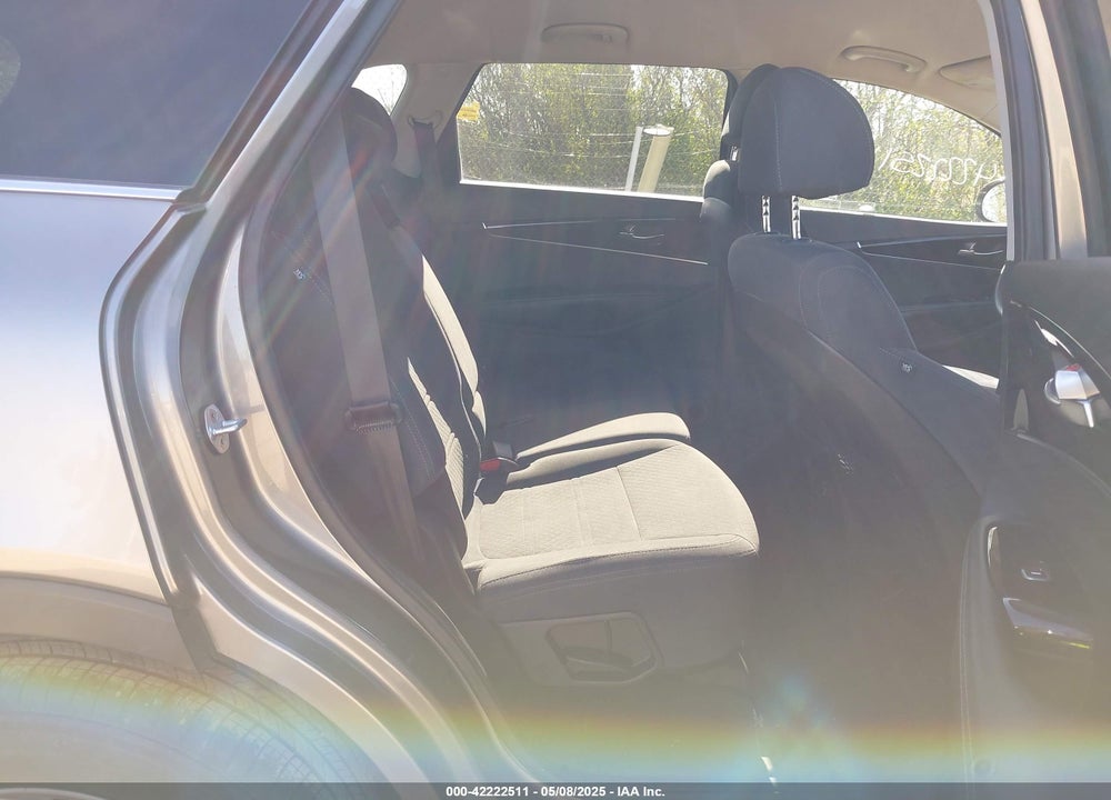 2018 KIA SORENTO VIN: 5XYPG4A33JG417375