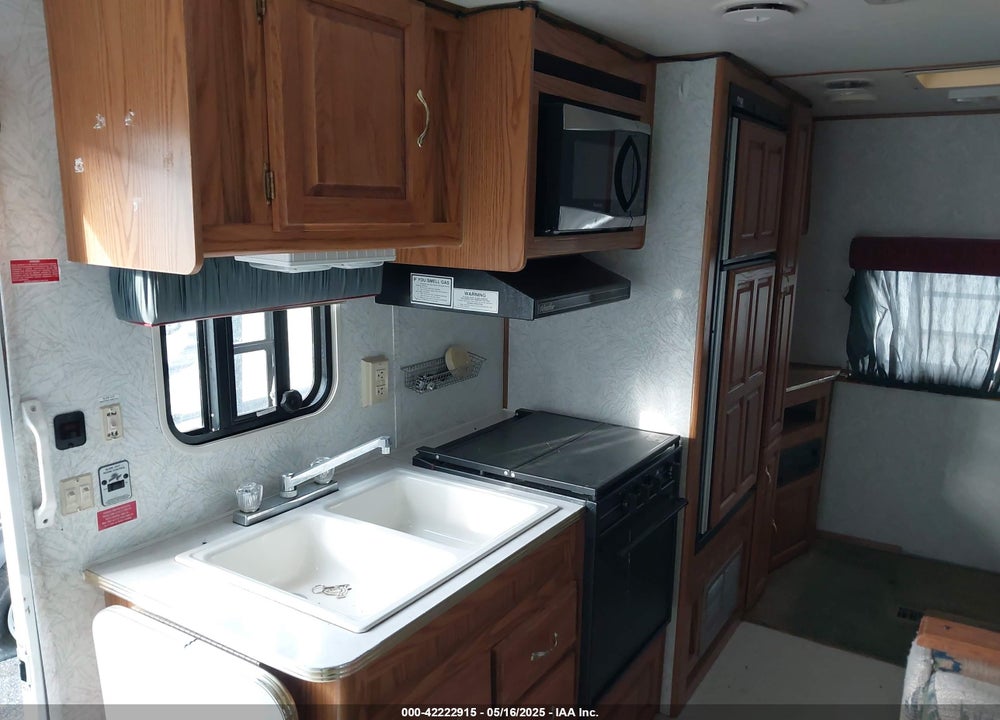 1996 JAYCO EAGLE 241 RL 5TH WHEEL TRAVEL TRAILER VIN: 1UJCJ02M9T5L30107