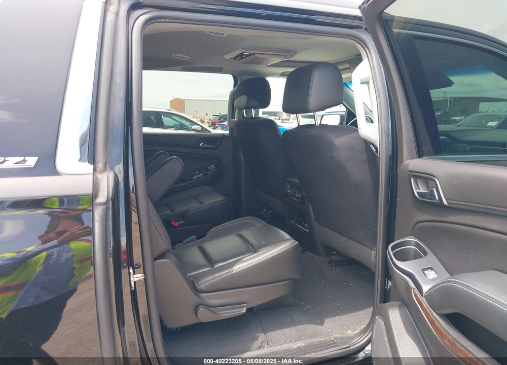 2019 CHEVROLET SUBURBAN LT VIN: 1GNSKHKC5KR266175