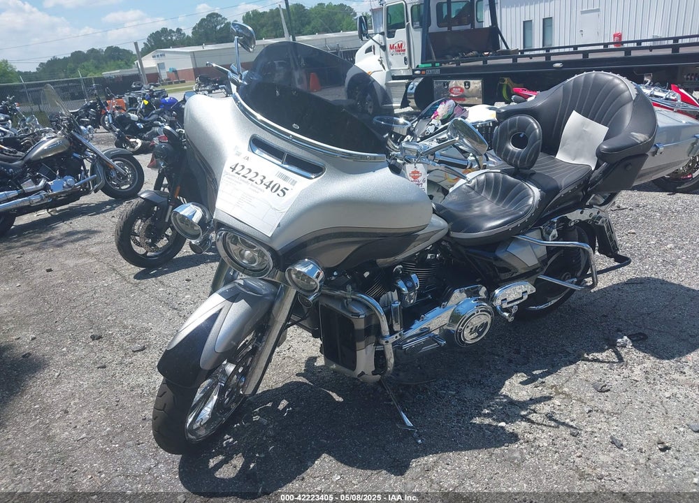 2017 HARLEY-DAVIDSON FLHTKSE CVO LIMITED VIN: 1HD1TEF13HB952773