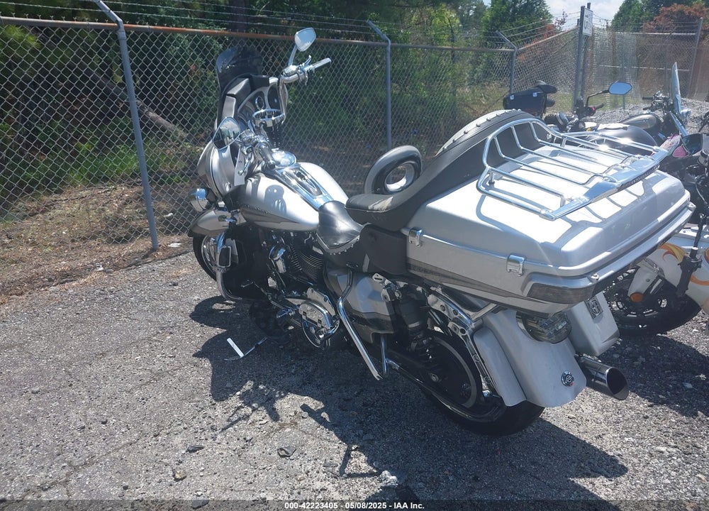 2017 HARLEY-DAVIDSON FLHTKSE CVO LIMITED VIN: 1HD1TEF13HB952773