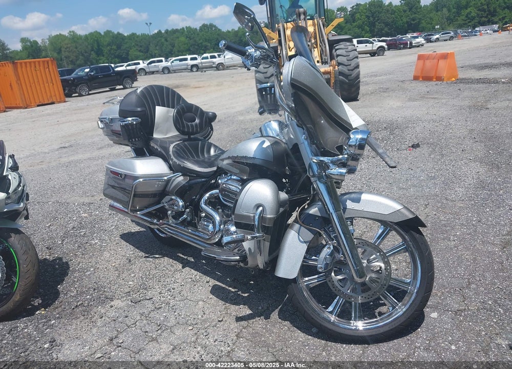 2017 HARLEY-DAVIDSON FLHTKSE CVO LIMITED VIN: 1HD1TEF13HB952773