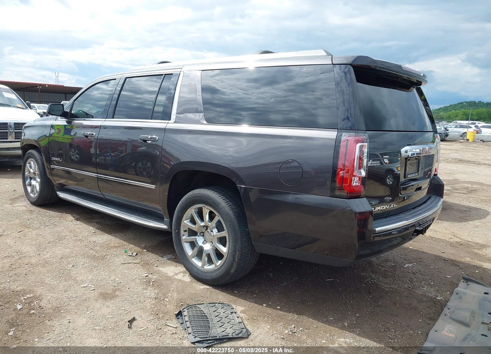 2017 GMC YUKON XL DENALI VIN: 1GKS2HKJ4HR230952