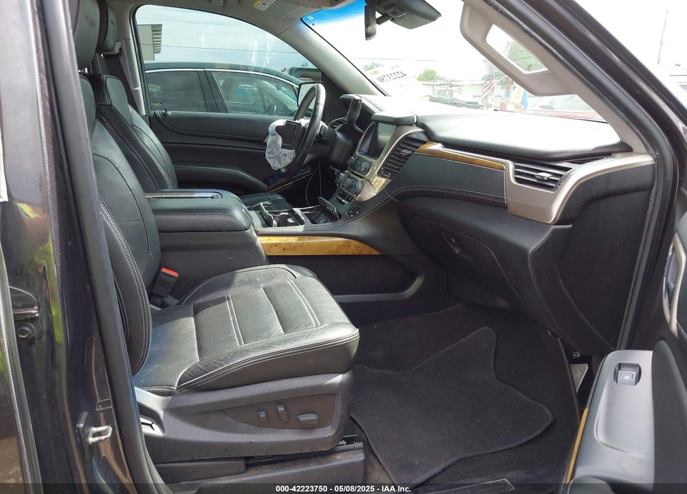 2017 GMC YUKON XL DENALI VIN: 1GKS2HKJ4HR230952